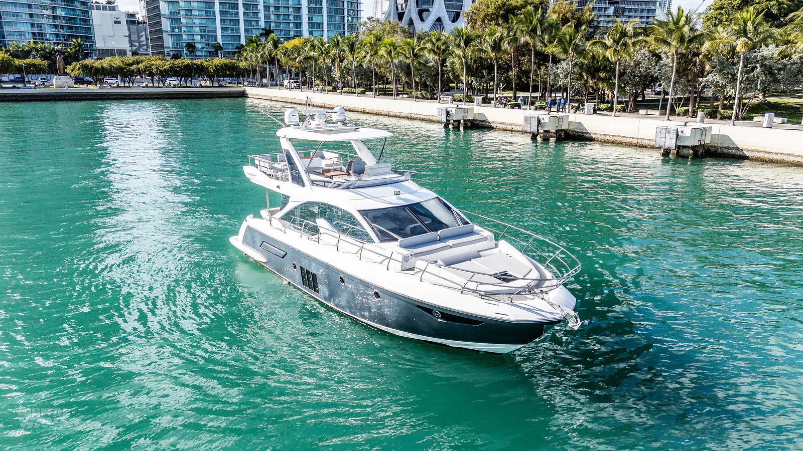 52' Azimut yacht charter in Miami for July 4th