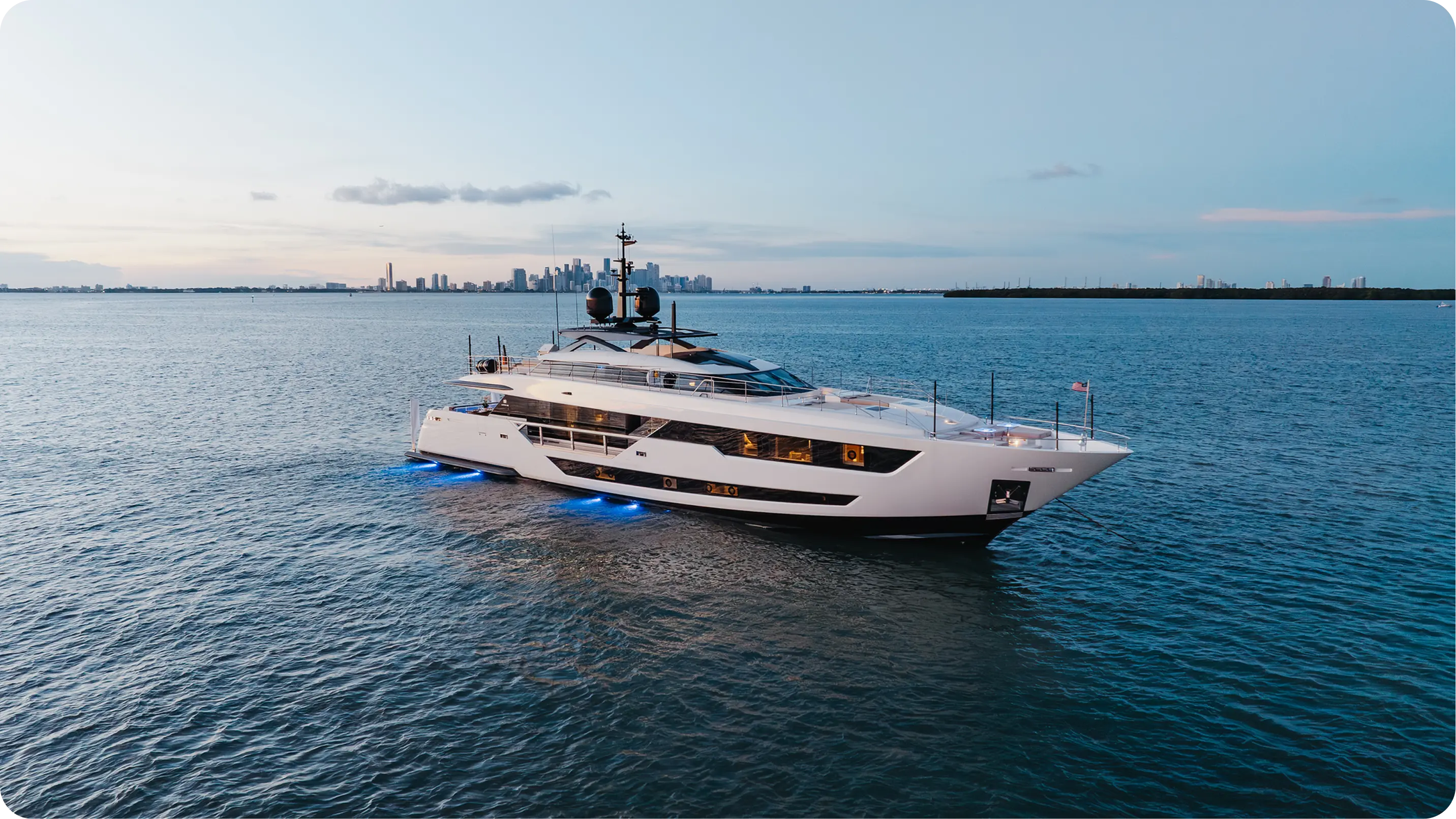 125' Customline yacht charter in Miami for July 4th
